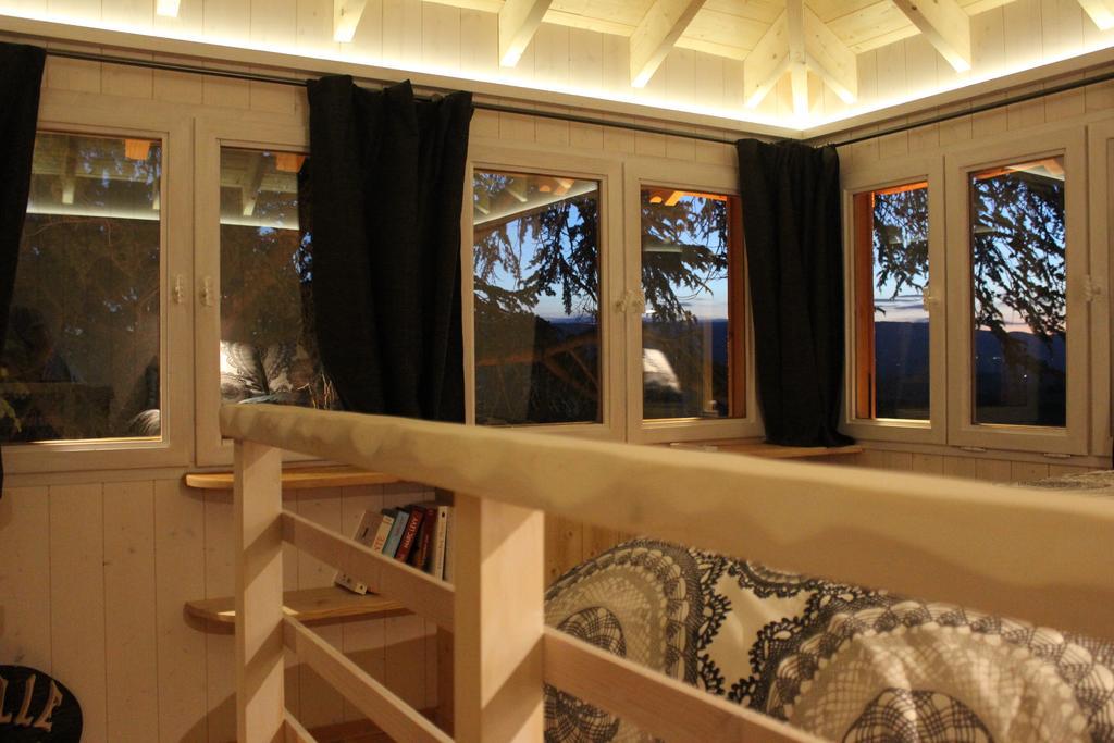 Domaine Des Grands Cedres Bed & Breakfast Cordelle Dış mekan fotoğraf